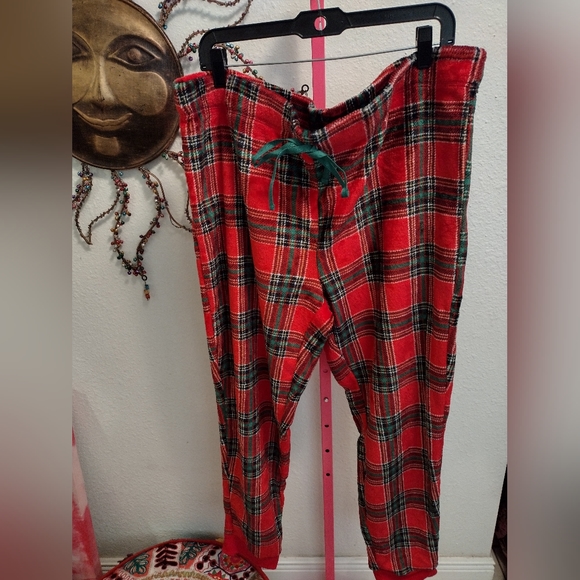 Secret Treasures Other - Secret Treasures plaid pajama pants